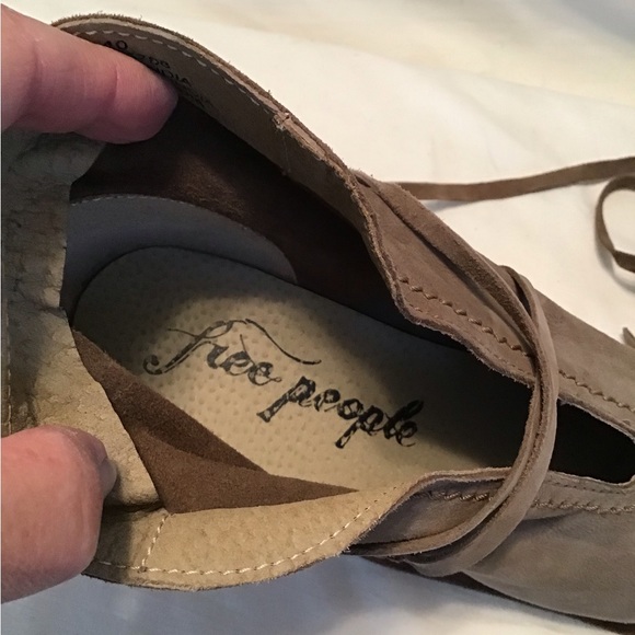 Free People taupe suede leather block heel ankle boot. EUC - Picture 6 of 7